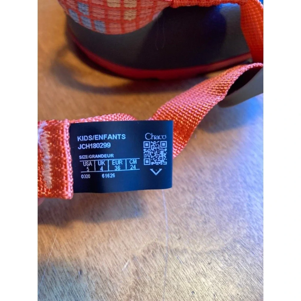 Chaco Kids Z1 Ecotread Sandals Orange Blue Pixel Straps Size 5 JCH180299